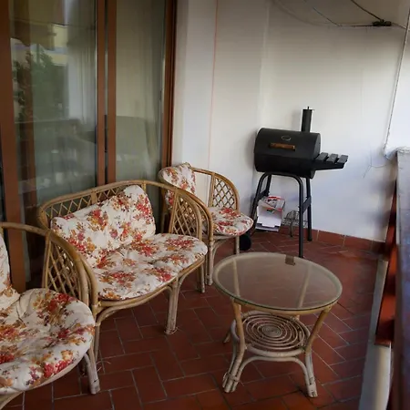 Giardin Seaside Retreat Apartment